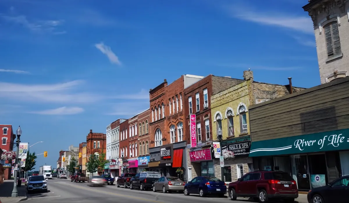 Downtown Woodstock storefronts on Dundas Street, where Numinor provides local bookkeeping for Oxford County businesses.